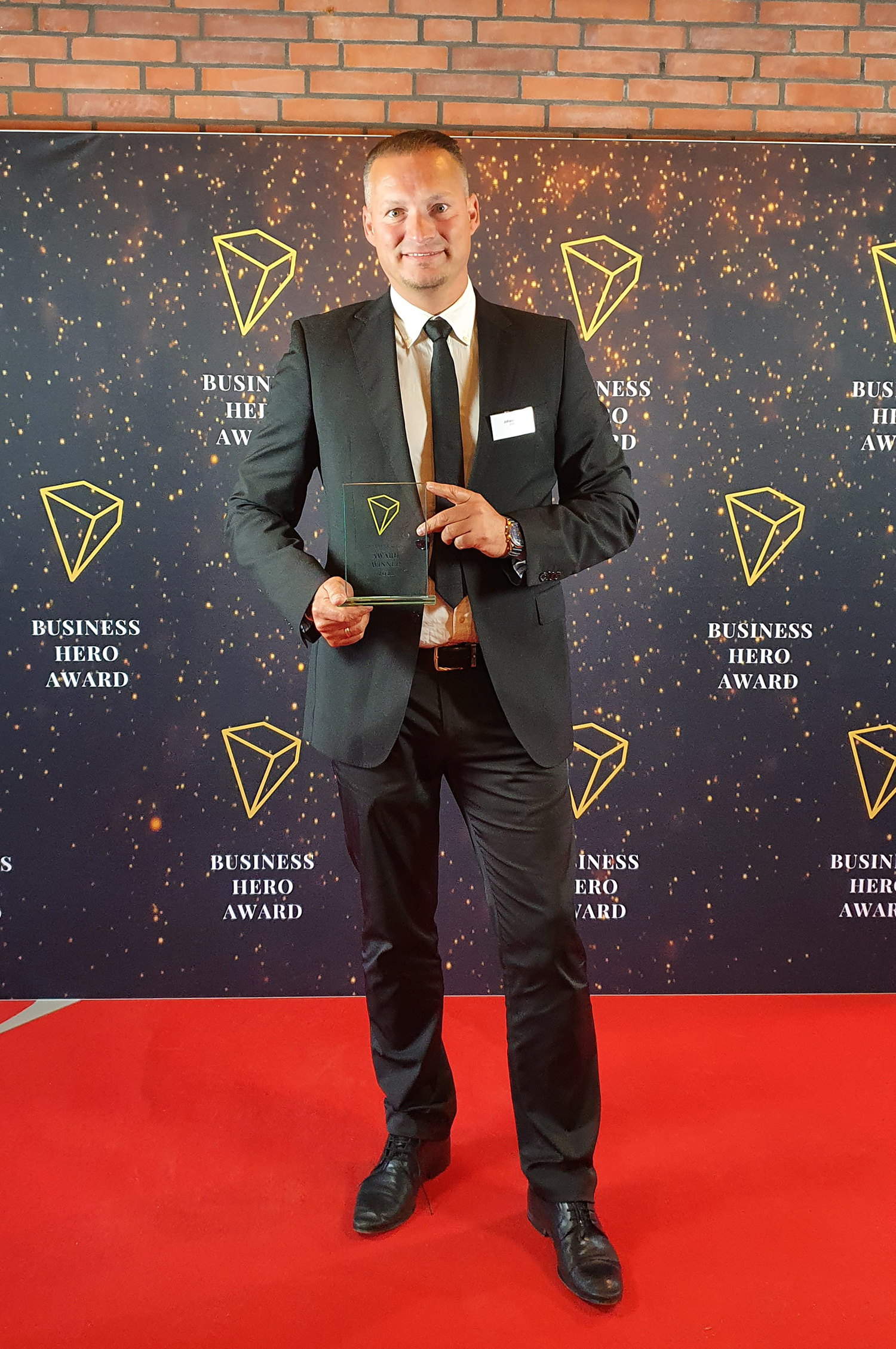 EWM mit Business Hero Award ausgezeichnet